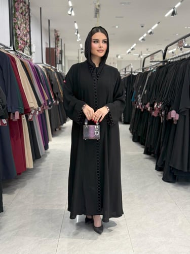 عباية D909 - بقماش كريب ملكي بقيطان بالياقة والاكم...