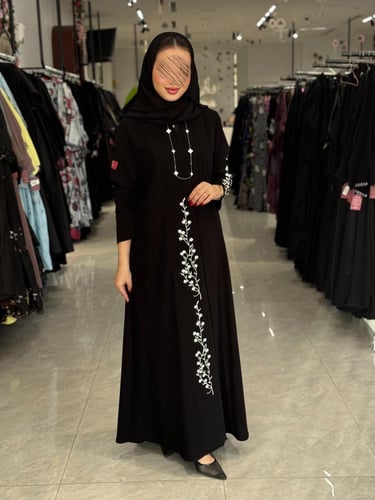 عباية D598 -قماش ملكي مطرز ابيض من الامام