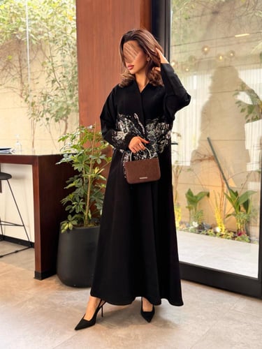 عباية D835 - بقماش سراميك بشك شكل فراشة ملون