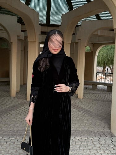 عباية D633- شتوية قماش مخمل كسرات دبل كلوش - اسود