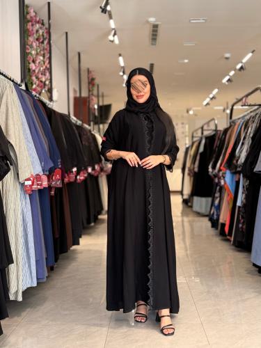 عباية D5107 - بقماش كريب ملكي بدانتل بالياقة والاك...