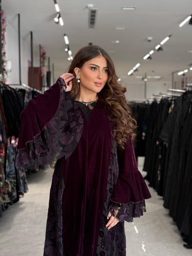 عباية D657 - شتوية قماش مخمل مزينه بأكمام كسرات -...