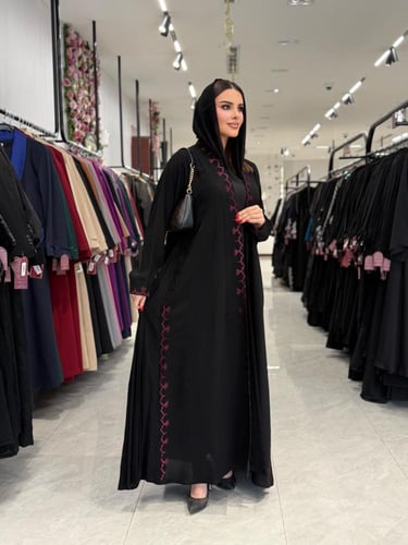 عباية D890 - بقماش ملكي بتطريز انيق كسرات جوانب كل...