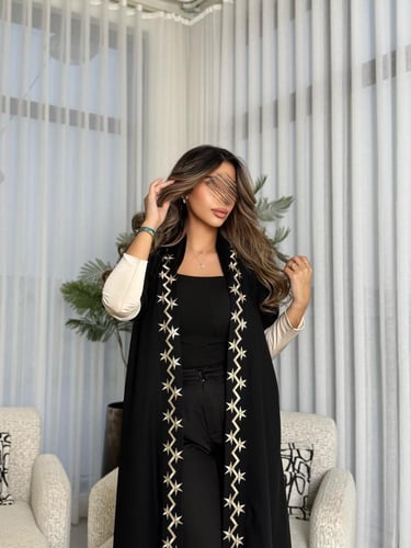 عباية D583 - قماش انترنت مطرزة من الامام - بيج