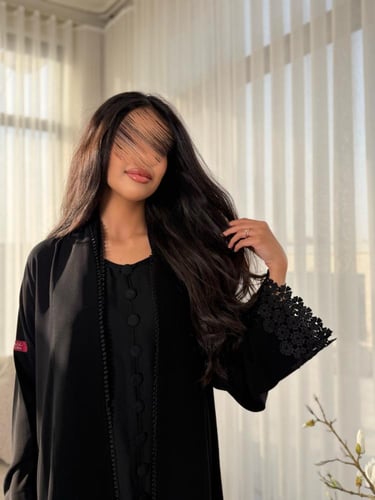 عباية D929 - بقماش ملكي بقيطان وكلفة بالكم ومن الا...