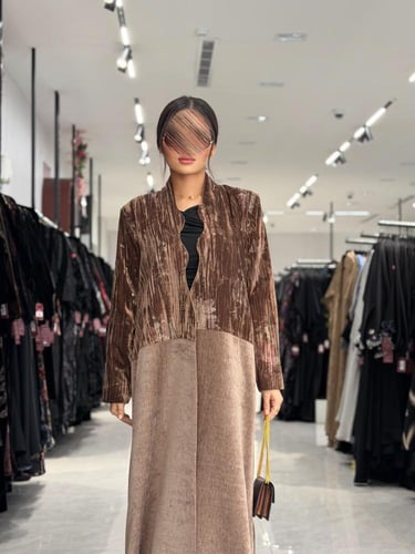 عباية D692 - شتويه قماش مخمل مع شامواه - بني