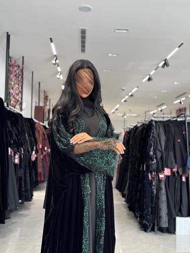 عباية D706- قماش مخمل تدخيلات الدانتيل قصة نصف بشت...