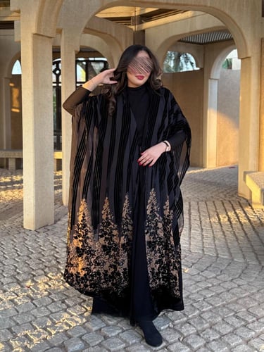 عباية D625 - شتوية قماش مخمل بطبعات ملونة - بيج