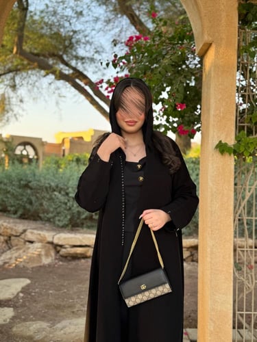 عباية D637 - عباية كريب الابداع مزين بكرستال