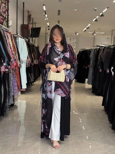 عباية D446 - اسود بطبعات ورد