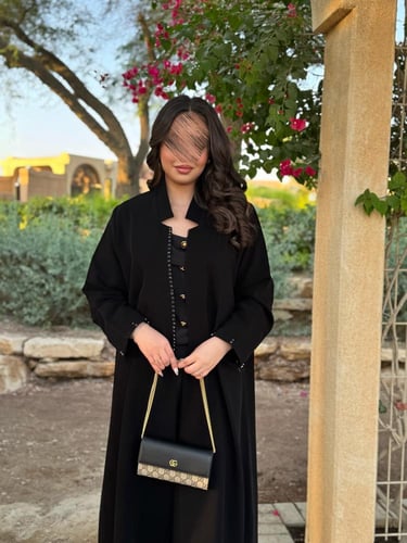 عباية D637 - عباية كريب الابداع مزين بكرستال