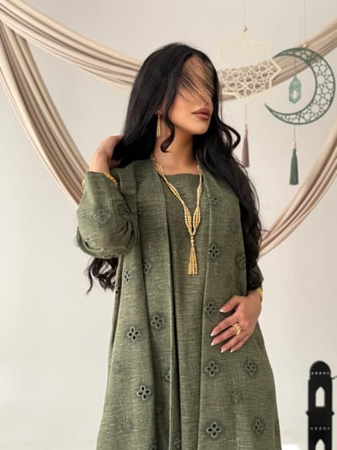 عباية D798 - بقماش لنن مخرم- (يشملها فستان)- زيتي