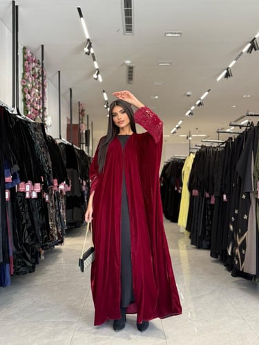 عباية D664- شتوية قماش مخمل بأكمام دانتيل قصة نصف...