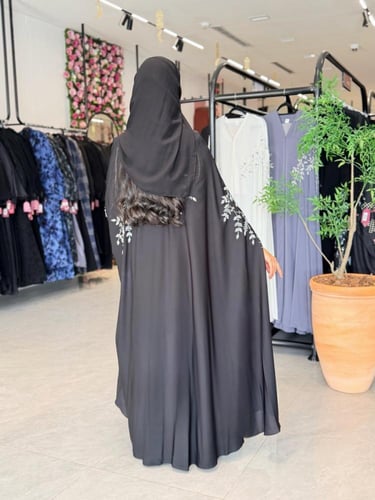 عباية D971 - قطرية بقماش كريب إحساس بشك - اسود