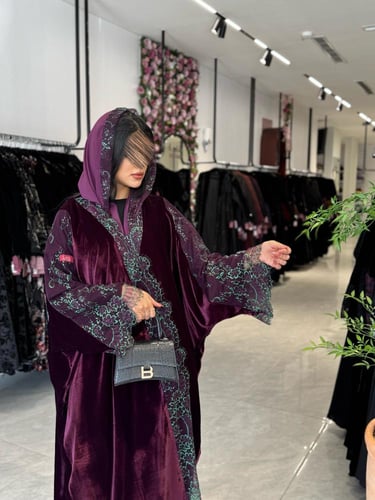 عباية D706- قماش مخمل تدخيلات الدانتيل قصة نصف بشت...