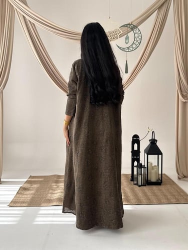 عباية D798 - بقماش لنن مخرم- (يشملها فستان) - بني...