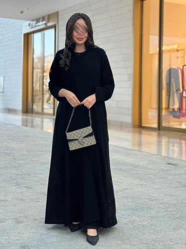 عباية D608 - عباية قماش ملكي تطريز جوانب - اسود