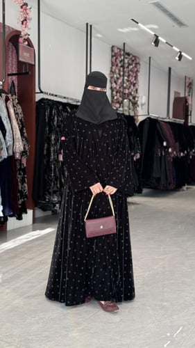 عباية D714- شتويه مخمل منقط اسود دبل كلوش