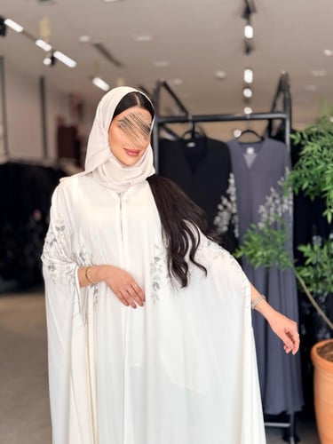 عباية D971 - قطرية بقماش كريب إحساس بشك - ابيض