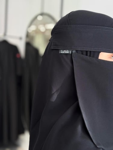 نقاب وسط عادي