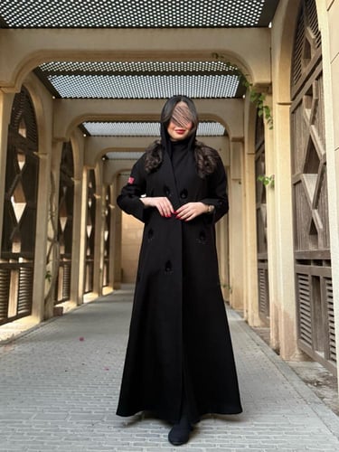 عباية D627 -قماش كتان مطرز بقماش مخمل