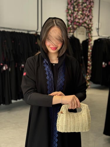 عباية D547 - عباية صيفيه قماش ملكي مطرز من الامام...