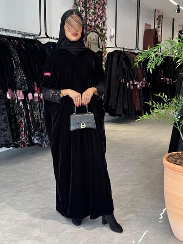 عباية D664-قماش مخمل مزين باكمام دانتيل قصة نص بشت...