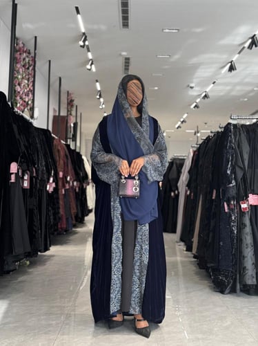 عباية D706- قماش مخمل تدخيلات الدانتيل قصة نصف بشت...