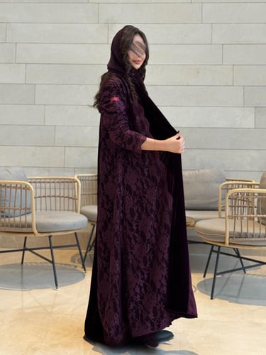 عباية D642 - قماش مخمل بتدخيلات دانتيل - بنفسجي