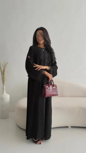 عباية D6027 - بقماش كريب كوبرا دانتل بالياقة والاكمام - اسود