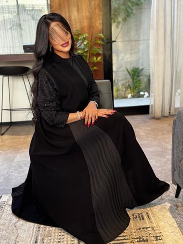 عباية D841 - بقماش سراميك كسرات جوانب بشك مع دانتل...