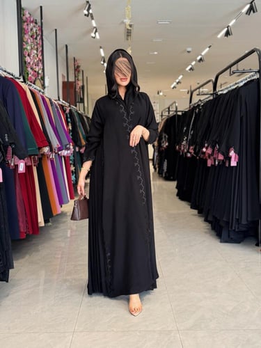 عباية D890 - بقماش ملكي بتطريز انيق كسرات جوانب كل...