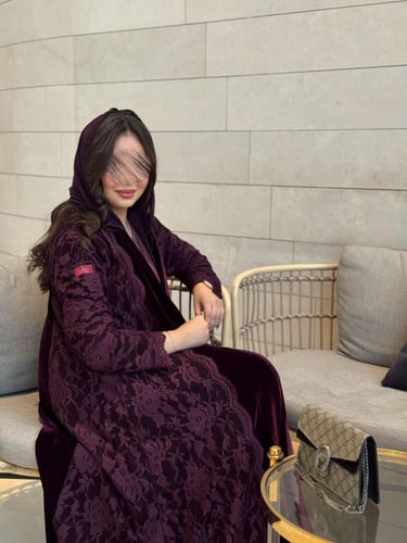 عباية D642 - قماش مخمل بتدخيلات دانتيل - بنفسجي