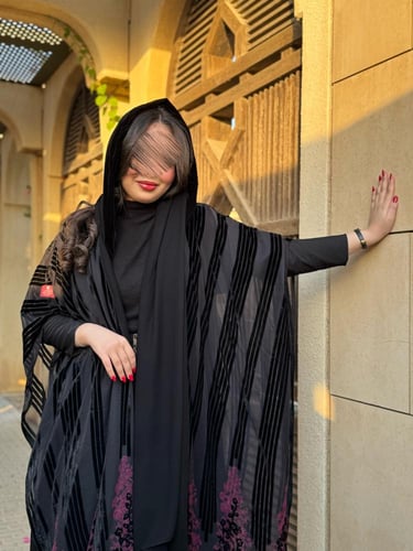 عباية D625 - شتوية قماش مخمل بطبعات ملونة - فوشي