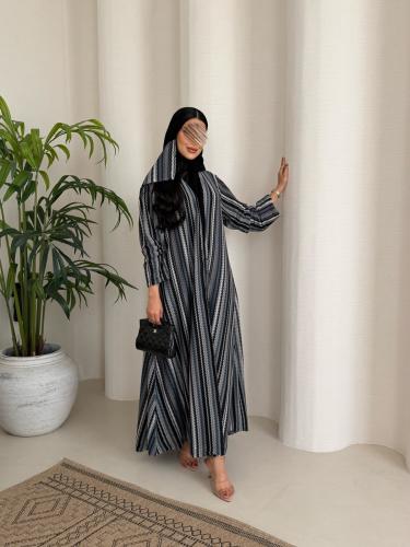 عبايه D5060 - قماش ميسوني ربع كلوش دبل فيس مقلم اس...