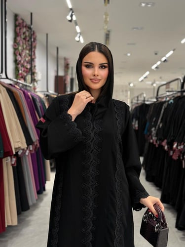 عباية D908 - بقماش كريب ملكي تدخيلات كلفة دانتل نص...