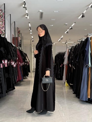 عباية D699- عباية مخمل مع كتان تدخيلات كلفة قصة نص...