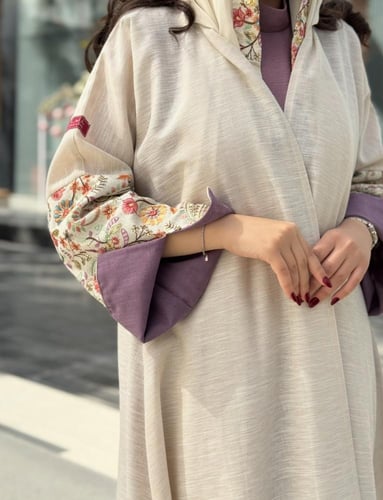 عباية D210بيج مع موف مطرز