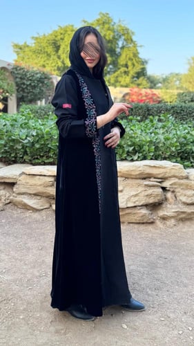 عباية D636 - قماش كتان مع مخمل بكلفة مطرزة تطريز ت...