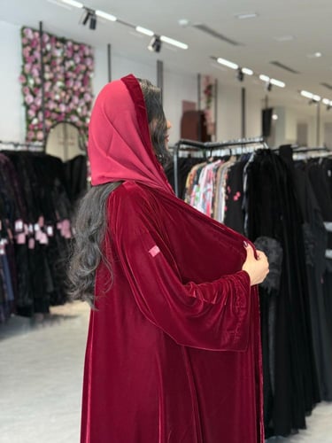 عباية D711-شتويه قماش مخمل عنابي دبل كلوش - عنابي