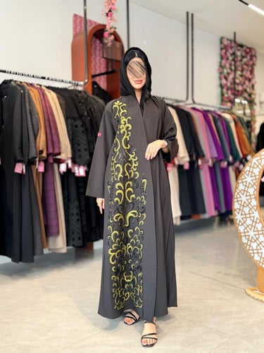 عباية D920 - بقماش تفتة قصة ستريت بتطريز زخارف متد...