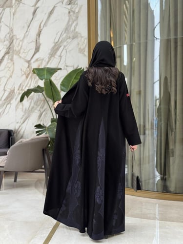 عباية D608 - قماش ملكي بتطريز جوانب - كحلي