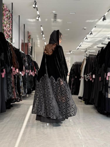 عباية D675 - شتوية قماش مخمل طبقتين - اسود