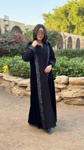 عباية D636 - قماش كتان مع مخمل بكلفة مطرزة تطريز ت...