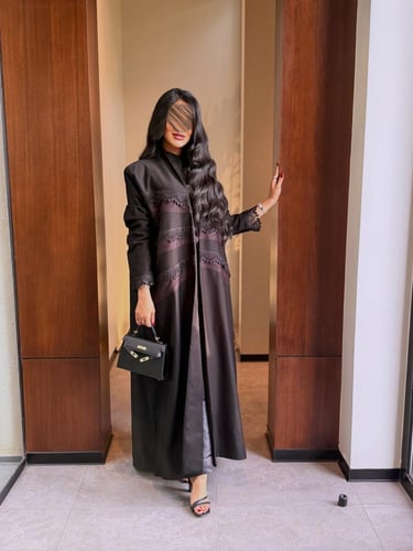 عباية D853 - بقماش كريب روان تدخيلات دانتل - عنابي