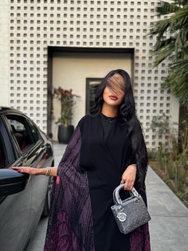 عباية D843 - قطرية بقماش سراميك مع دانتل مزين بشك...