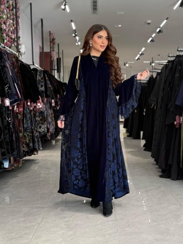 عباية D657 - شتوية قماش مخمل مزينه بأكمام كسرات -...