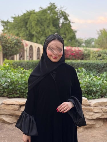 عباية D654 - شتوية قماش مخمل اكمام كسرات تفته - اس...