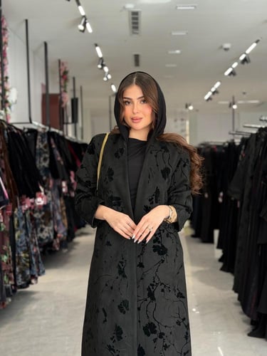 عباية D680 - شتوية قماش شامواه بطبعات مشجر - اسود