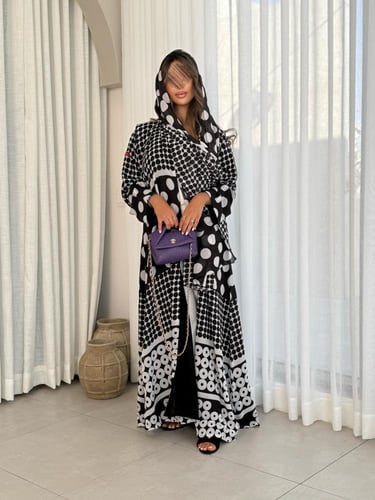 عباية D450 - اسود بأبيض